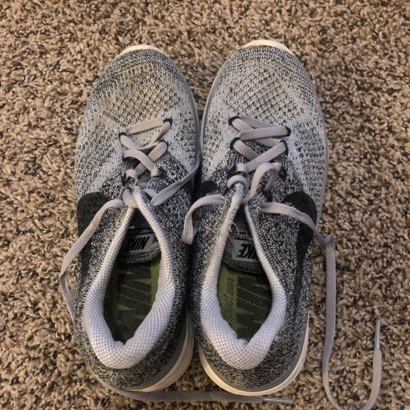 Women’s nike shoes - Picture 1 of 2